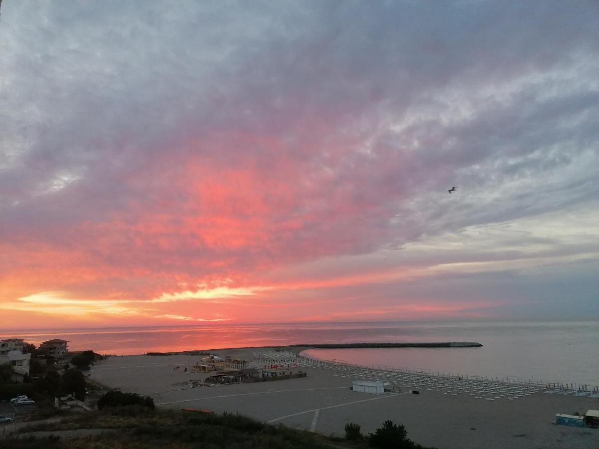 Sunrise Beachfront Relax Residence 콘스탄차 외부 사진