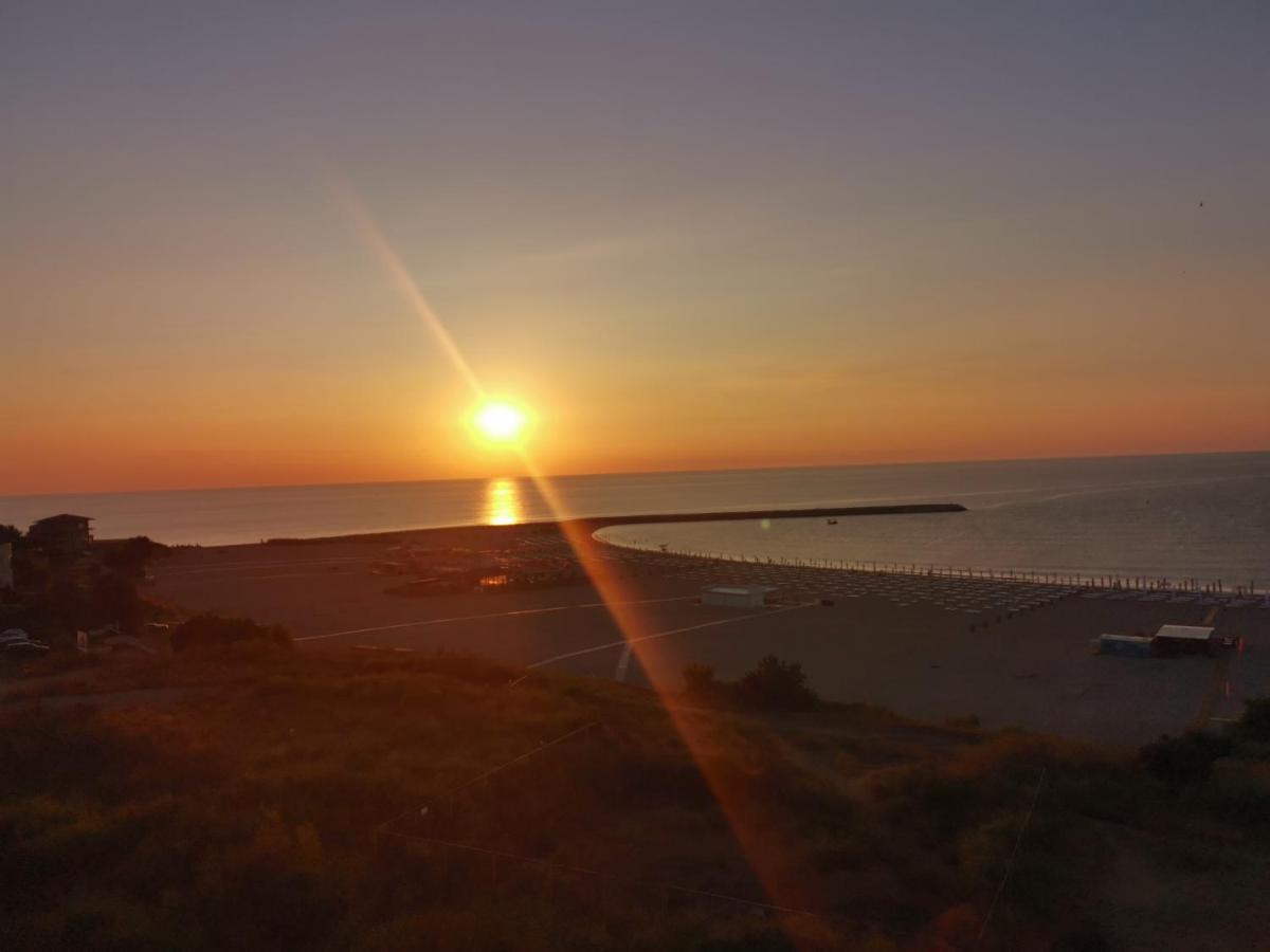 Sunrise Beachfront Relax Residence 콘스탄차 외부 사진